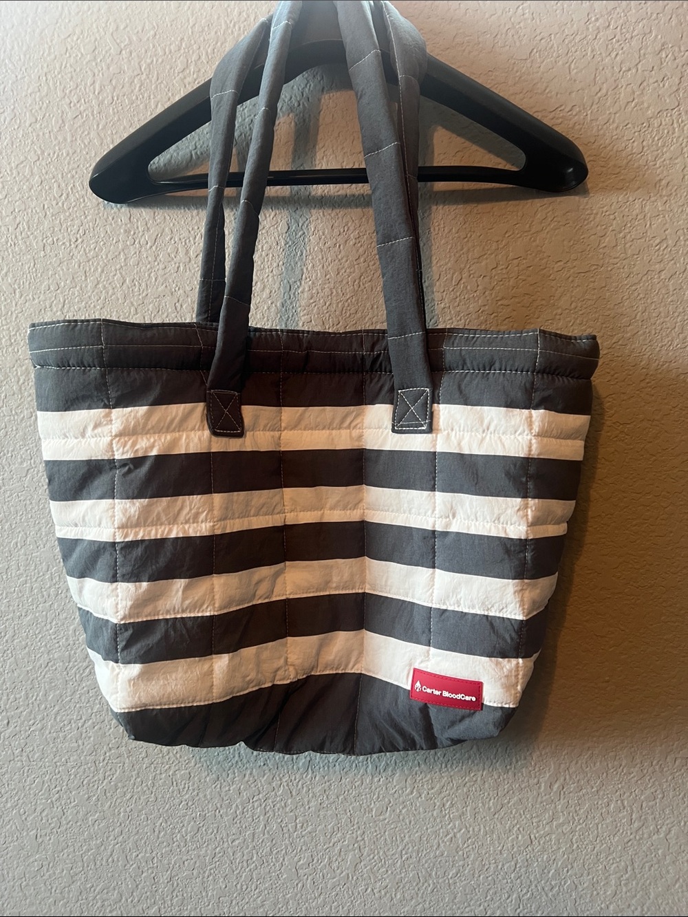 CarryAll Striped Quilted Shoulder Tote - Gray & White